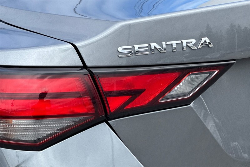 Nissan Sentra Vehicle Full-screen Gallery Image 26