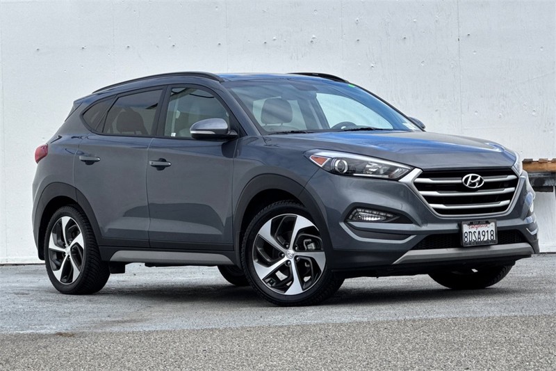 Hyundai Tucson Vehicle Full-screen Gallery Image 02