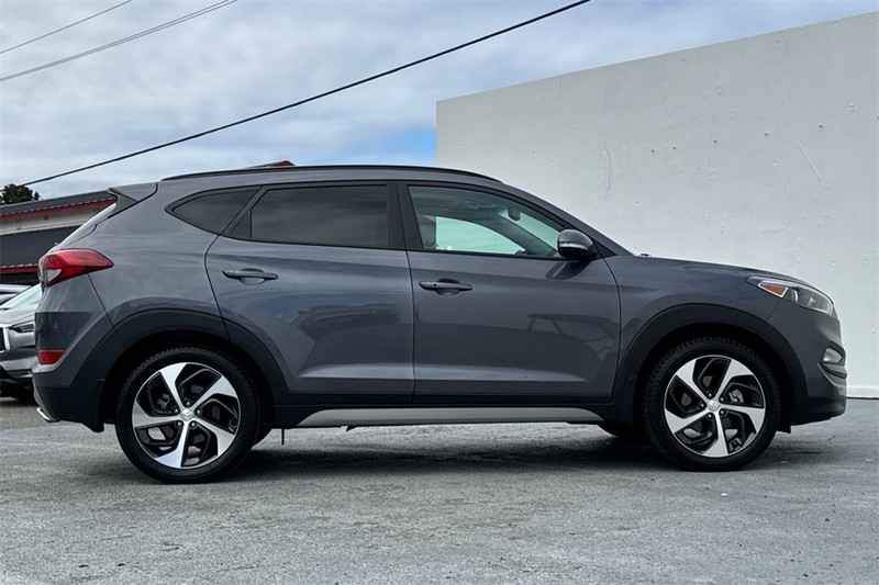 Hyundai Tucson Vehicle Full-screen Gallery Image 03