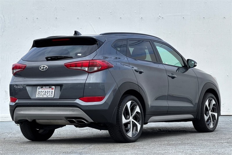 Hyundai Tucson Vehicle Full-screen Gallery Image 04
