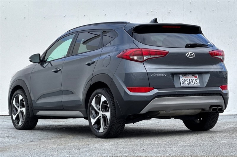 Hyundai Tucson Vehicle Full-screen Gallery Image 06