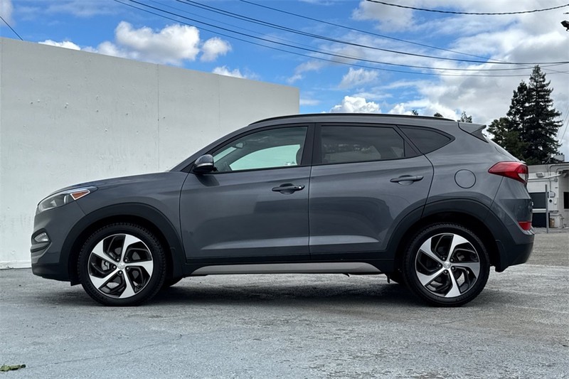 Hyundai Tucson Vehicle Full-screen Gallery Image 07