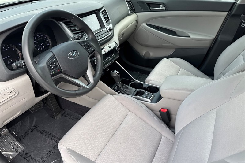 Hyundai Tucson Vehicle Full-screen Gallery Image 10