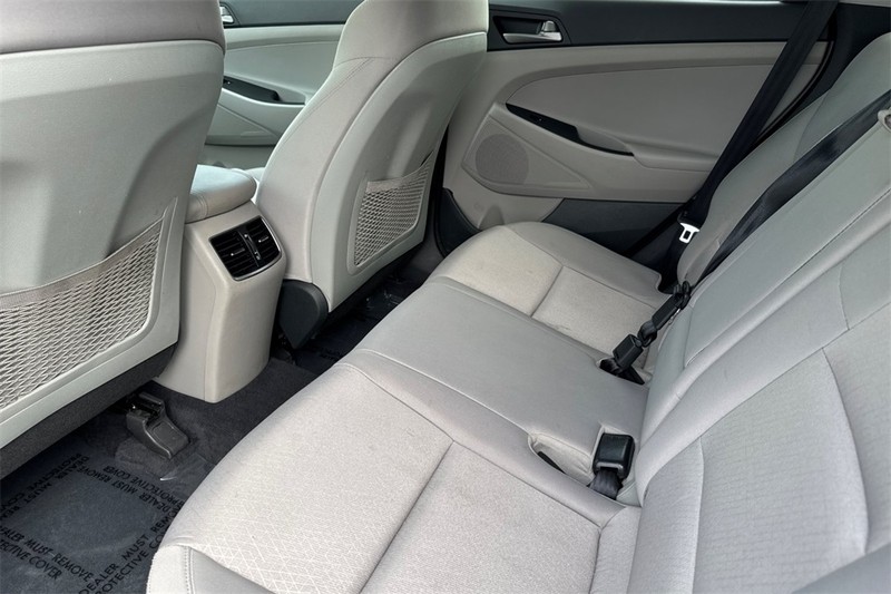 Hyundai Tucson Vehicle Full-screen Gallery Image 12