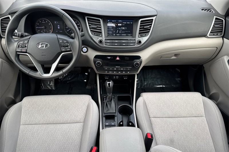Hyundai Tucson Vehicle Full-screen Gallery Image 13