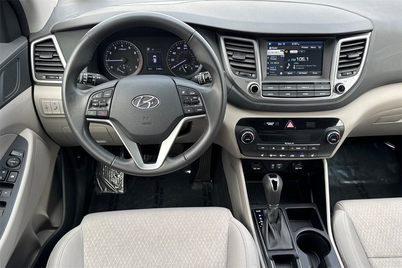 Hyundai Tucson Vehicle Full-screen Gallery Image 14