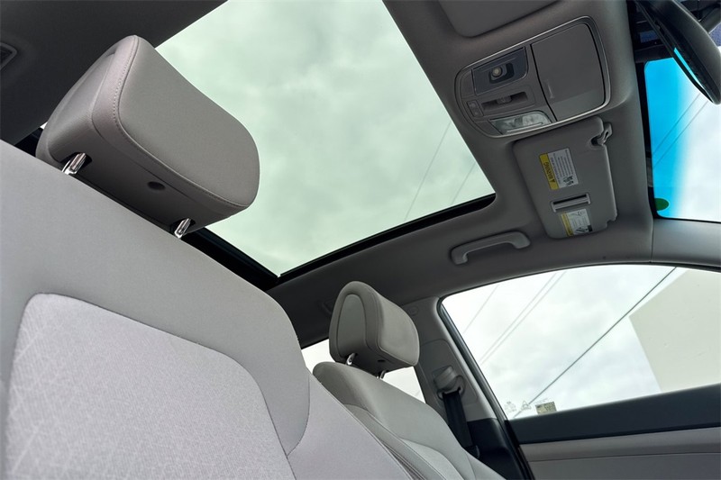 Hyundai Tucson Vehicle Full-screen Gallery Image 16