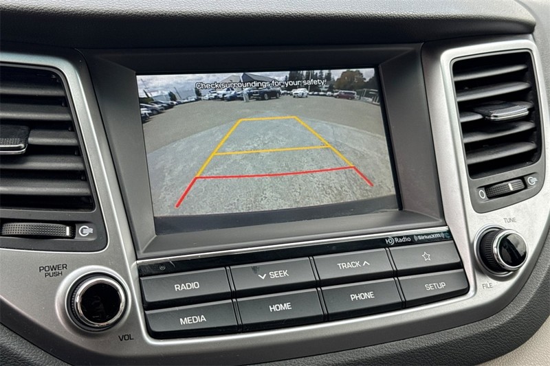 Hyundai Tucson Vehicle Full-screen Gallery Image 18