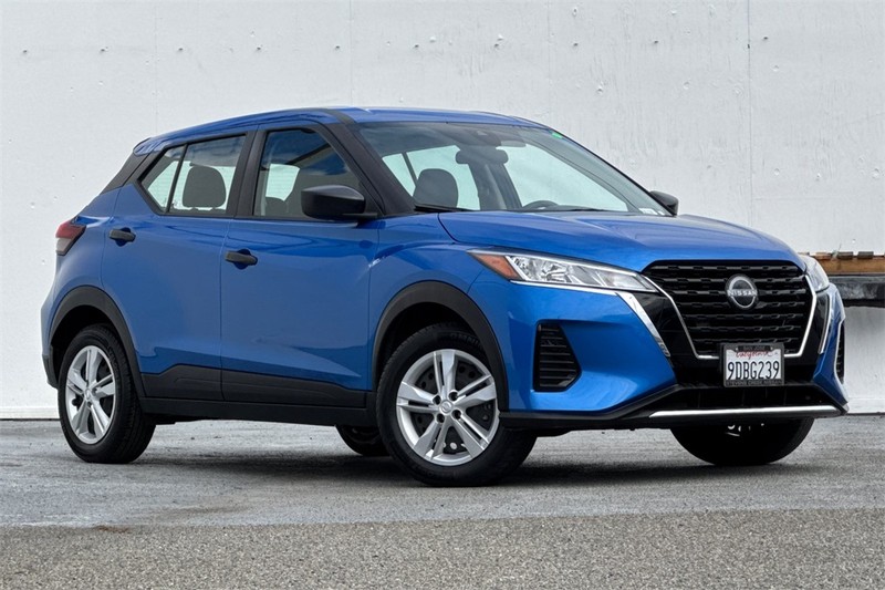 Nissan Kicks Vehicle Full-screen Gallery Image 02