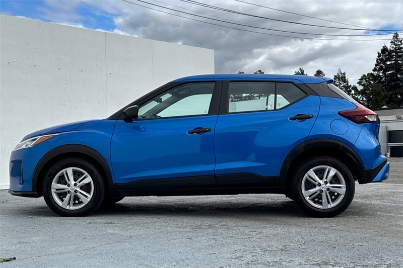 Nissan Kicks Vehicle Full-screen Gallery Image 07