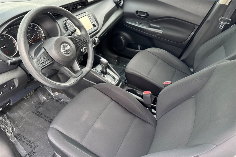 Nissan Kicks Vehicle Full-screen Gallery Image 10