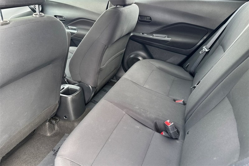 Nissan Kicks Vehicle Full-screen Gallery Image 12