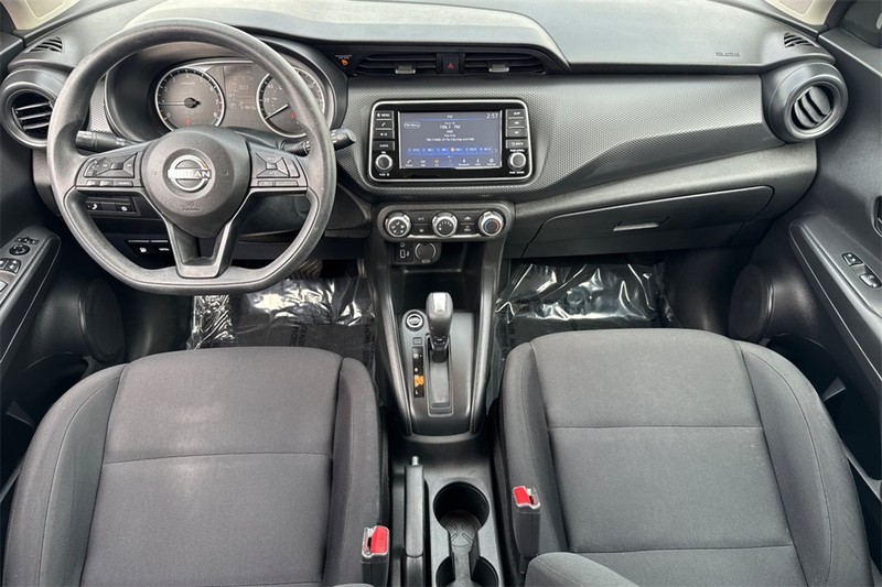 Nissan Kicks Vehicle Full-screen Gallery Image 13