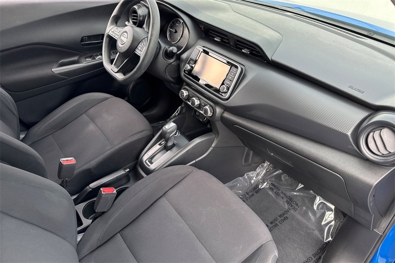 Nissan Kicks Vehicle Full-screen Gallery Image 15