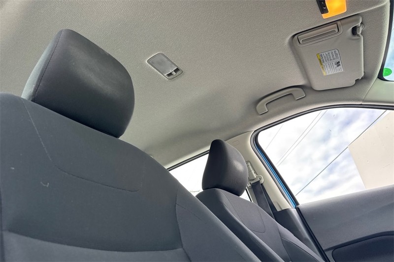 Nissan Kicks Vehicle Full-screen Gallery Image 16