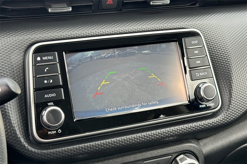 Nissan Kicks Vehicle Full-screen Gallery Image 18