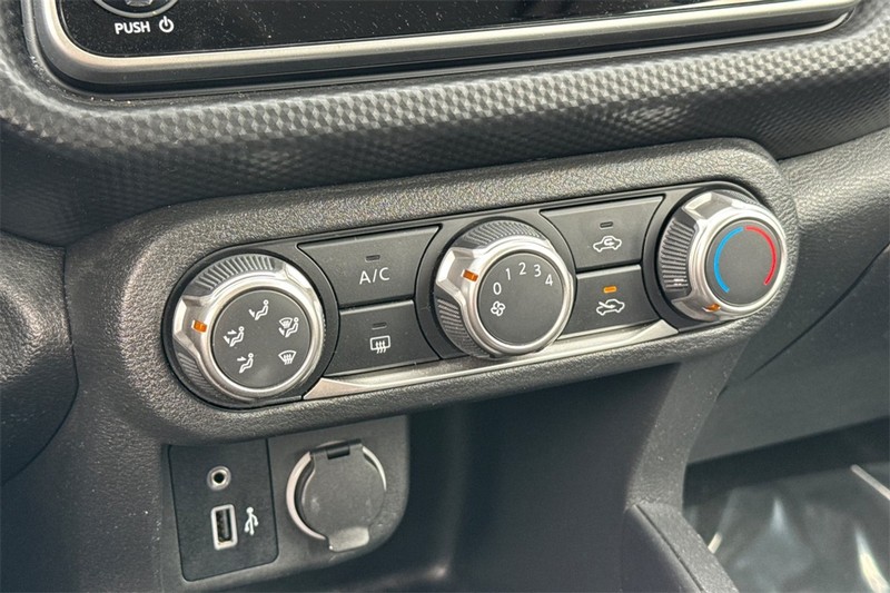 Nissan Kicks Vehicle Full-screen Gallery Image 19