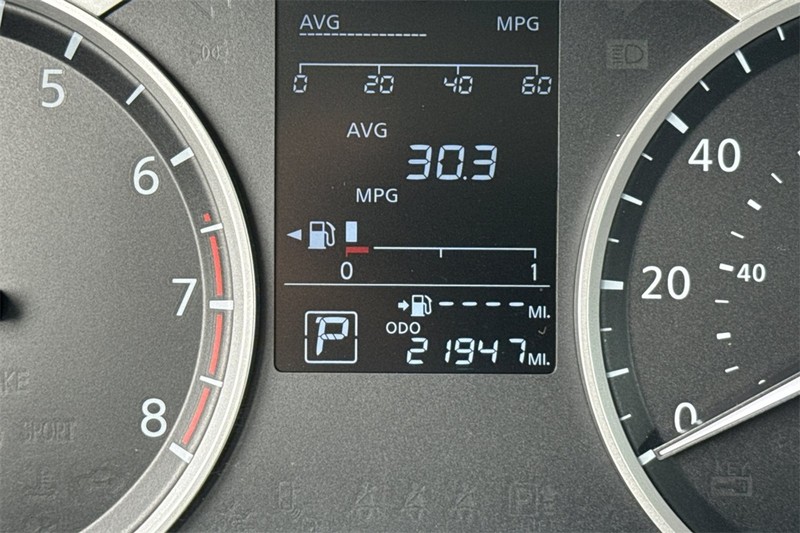 Nissan Kicks Vehicle Full-screen Gallery Image 24