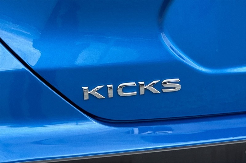 Nissan Kicks Vehicle Full-screen Gallery Image 26