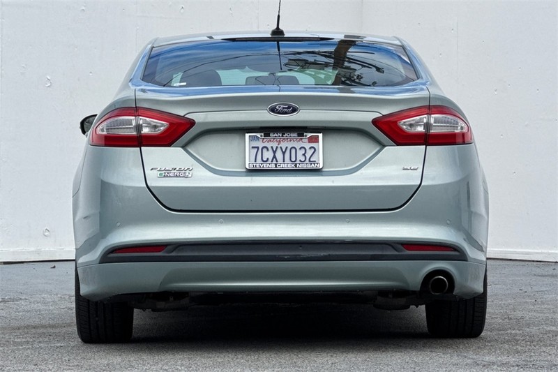 Ford Fusion Energi Vehicle Full-screen Gallery Image 05