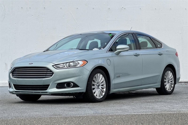 Ford Fusion Energi Vehicle Full-screen Gallery Image 08