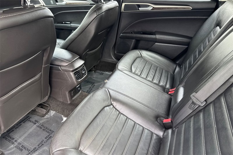 Ford Fusion Energi Vehicle Full-screen Gallery Image 12