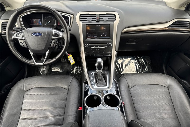 Ford Fusion Energi Vehicle Full-screen Gallery Image 13