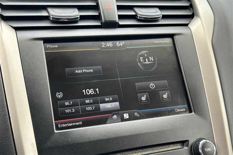 Ford Fusion Energi Vehicle Full-screen Gallery Image 17