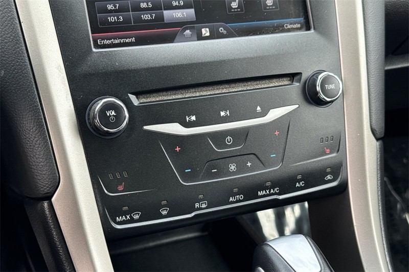 Ford Fusion Energi Vehicle Full-screen Gallery Image 18