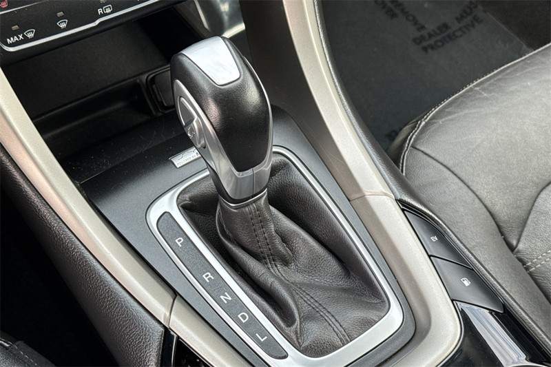 Ford Fusion Energi Vehicle Full-screen Gallery Image 19