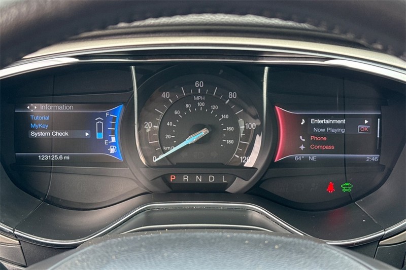 Ford Fusion Energi Vehicle Full-screen Gallery Image 21