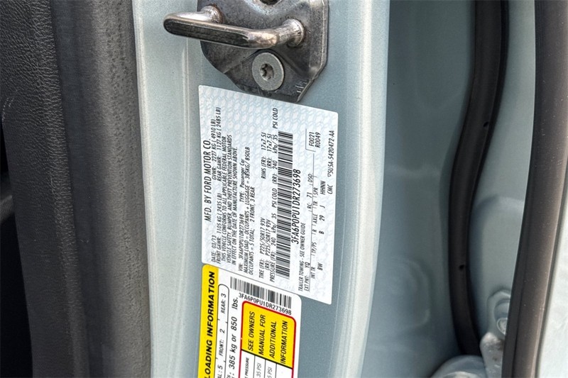 Ford Fusion Energi Vehicle Full-screen Gallery Image 25