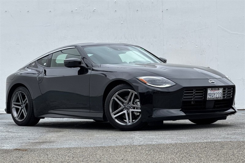 Nissan Z Vehicle Full-screen Gallery Image 02