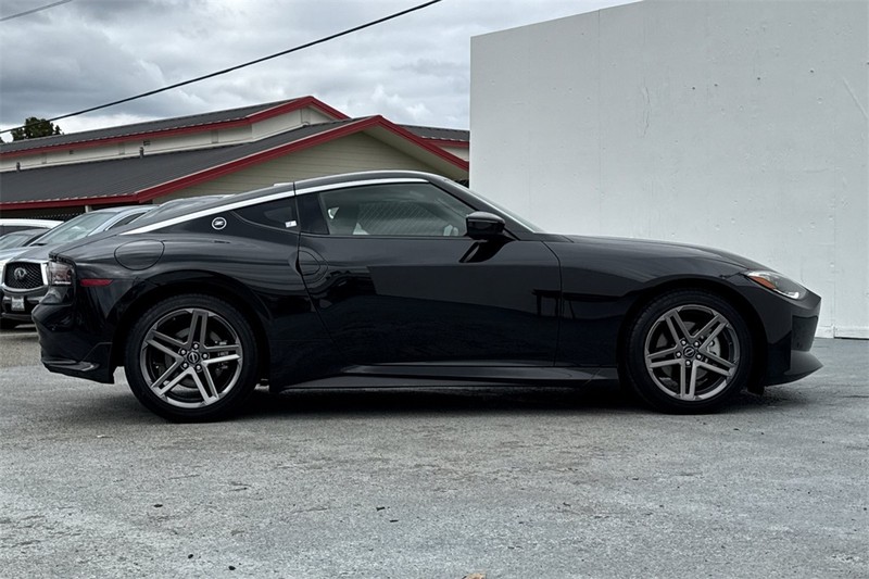 Nissan Z Vehicle Full-screen Gallery Image 03