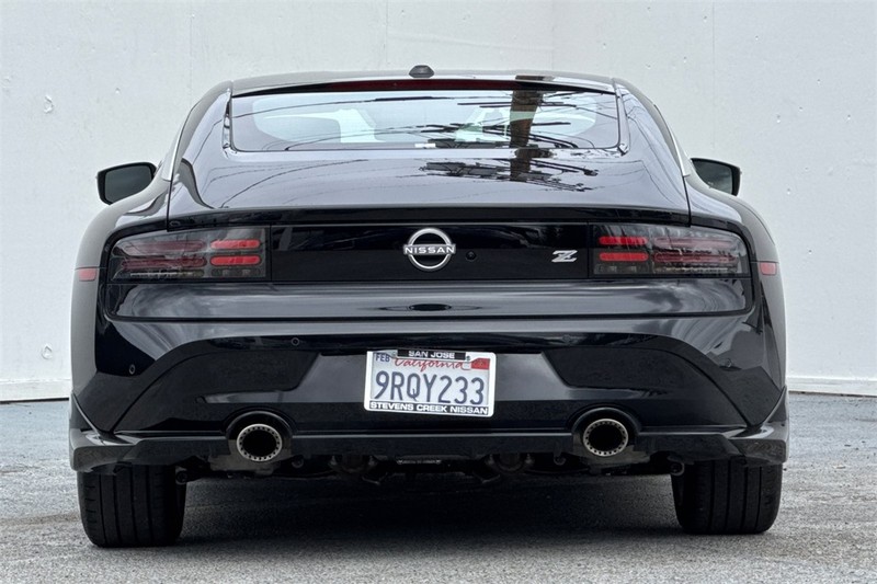 Nissan Z Vehicle Full-screen Gallery Image 05