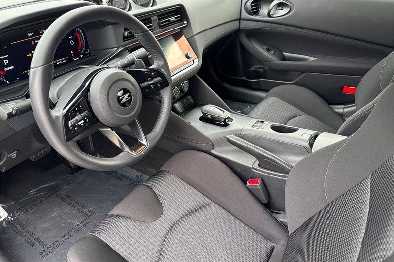 Nissan Z Vehicle Full-screen Gallery Image 10