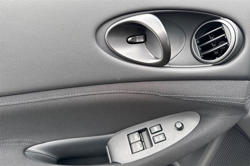 Nissan Z Vehicle Full-screen Gallery Image 11