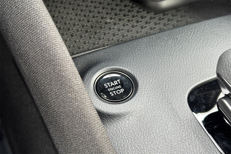 Nissan Z Vehicle Full-screen Gallery Image 19