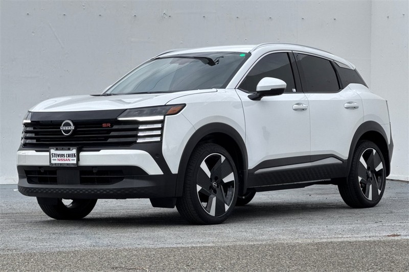 Nissan Kicks Vehicle Full-screen Gallery Image 08