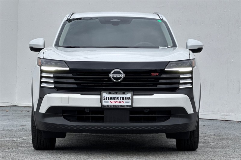 Nissan Kicks Vehicle Full-screen Gallery Image 09