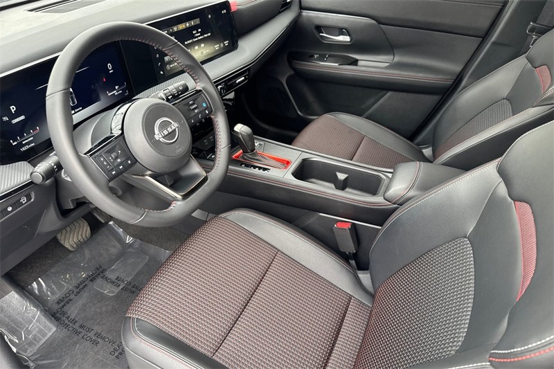 Nissan Kicks Vehicle Full-screen Gallery Image 10