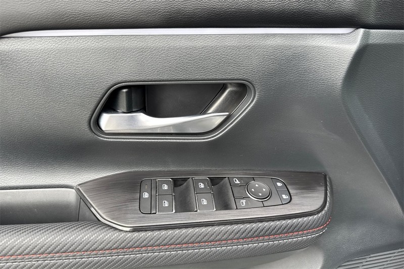 Nissan Kicks Vehicle Full-screen Gallery Image 11