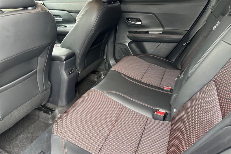 Nissan Kicks Vehicle Full-screen Gallery Image 12