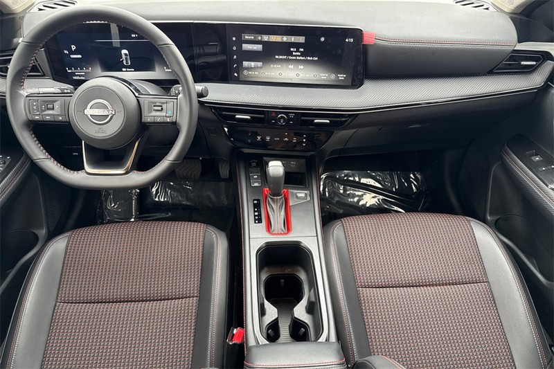 Nissan Kicks Vehicle Full-screen Gallery Image 13