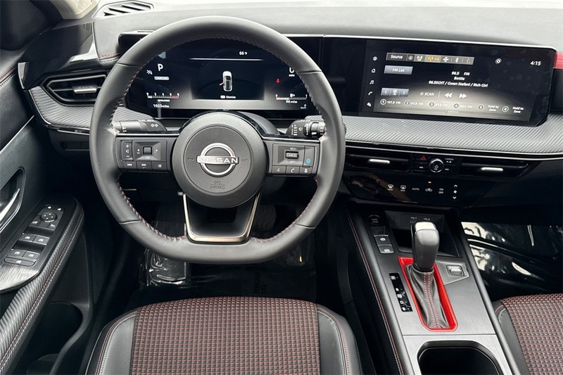 Nissan Kicks Vehicle Full-screen Gallery Image 14