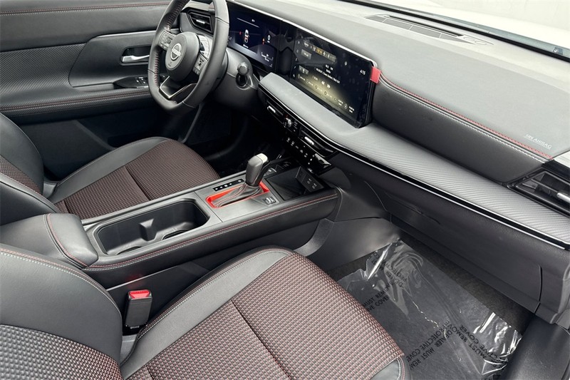 Nissan Kicks Vehicle Full-screen Gallery Image 15