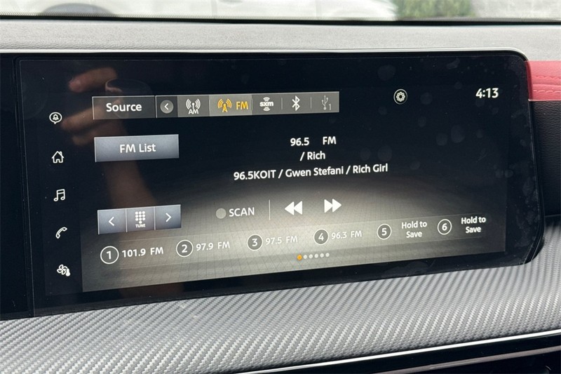 Nissan Kicks Vehicle Full-screen Gallery Image 17