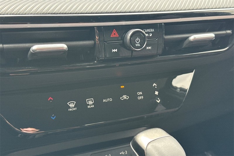 Nissan Kicks Vehicle Full-screen Gallery Image 19