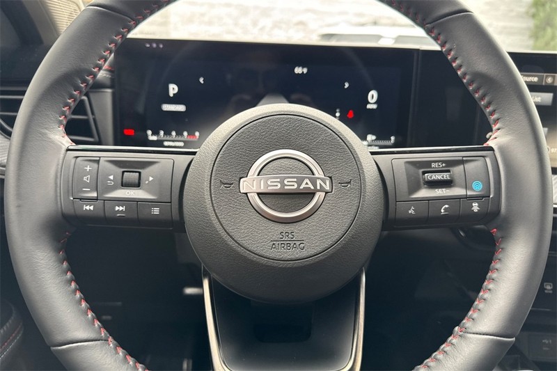 Nissan Kicks Vehicle Full-screen Gallery Image 22