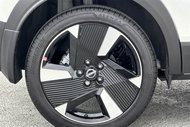 Nissan Kicks Vehicle Full-screen Gallery Image 25